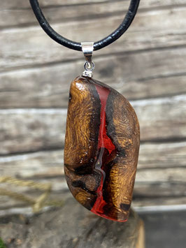 Anhänger aus Holz und Harz