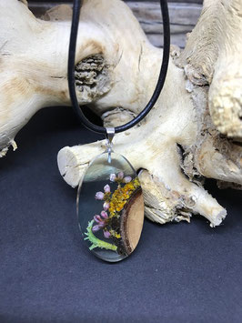 Anhänger aus Holz,Harz und Trockenblumen