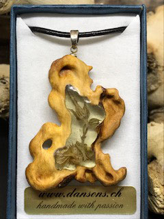 Anhänger  aus Holz