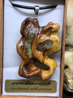 Anhänger  aus Holz