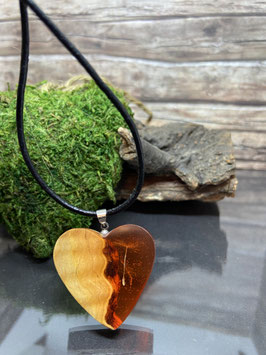 Herz Anhänger aus Holz , Harz und Pusteblume