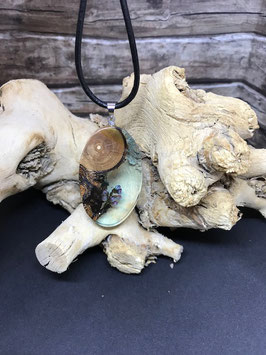 Anhänger aus Holz,Harz und Trockenblume