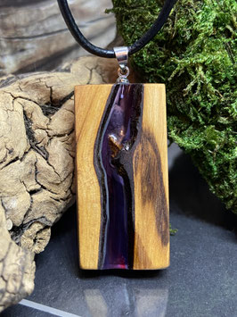 Anhänger aus Holz und Harz