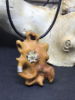Anhänger  aus Holz