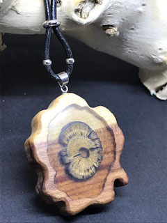 Anhänger aus Holz