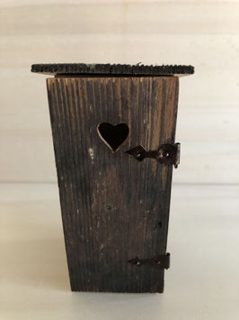 Rustikales Klohäuschen (Plumsklo)
