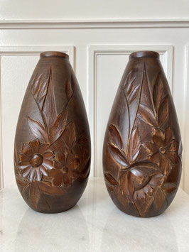 Paire de vases Art Déco en bois tourné et sculpté