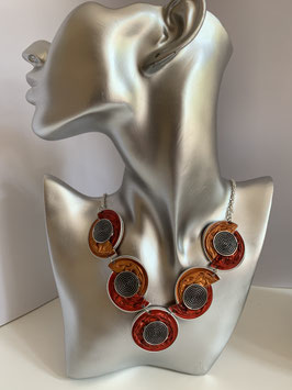 Collier aus Nespressokaffeekapseln in orange und rot