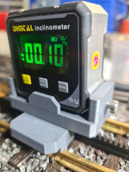 Art.Nr. 15.524  Neigungsmessgerät auf Gleisschlitten mit digitaler Anzeige