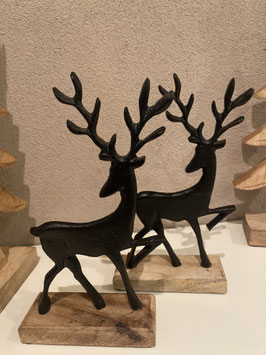 Hirsch schwarz auf Holzsockel