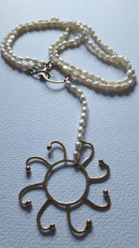 "Matilda" necklace, brass, freshwater pearls / Halskette, Messing, Perlen