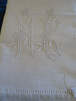 Traumhaftes Leinen-Laken mit großem Monogramm "HC" (58D)