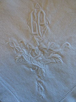 Serviette mit Monogramm "GP" und Blumenstickerei (61S)