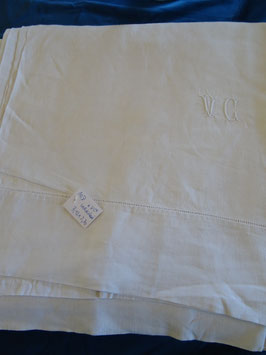 Leinen-Laken mit kleinem Monogramm "VC" (10D)