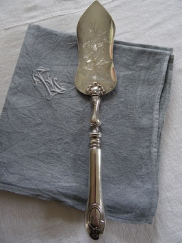 Schöner Pastetenheber mit Monogramm (versilbert) (5)