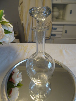 Bauchige Karaffe mit dickem Glasstopfen (10D)
