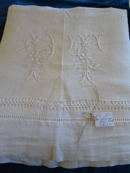 Tolles Leinen-Laken mit großem Monogramm "PT" und aufwändiger Stickerei (67D)