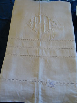 Leinen-Laken mit Monogramm "PD" und auwändiger Lochstickerei (53D)