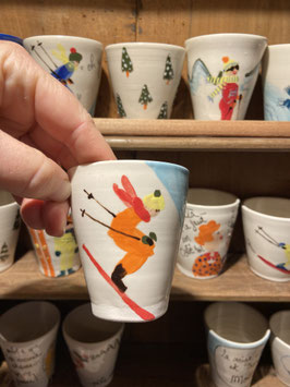 Skieurs orange écharpe rouge