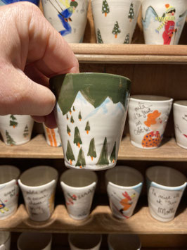 forêt de sapins fond vert