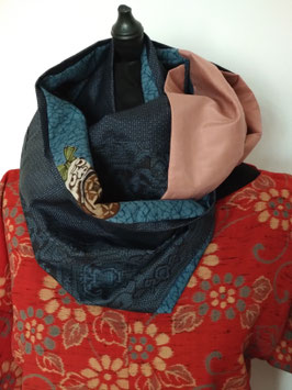 Tunique robe assortie de snood .