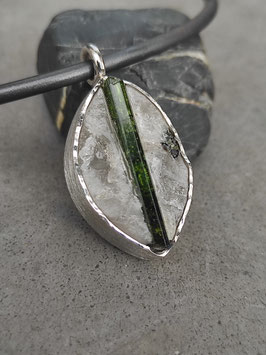 Anhänger Bergkristall mit Turmalin-Nadel
