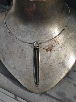 0nyx-Pfeilspitze mit Mintquarz-Trillion