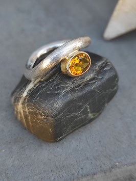 Ring Citrin oval, geschwungene Schiene