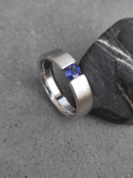 Spannring synthetischer Saphir (eckige Schiene)