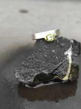 Ring Peridot oval