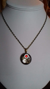 Collier steampunk "engrenages et rubis"