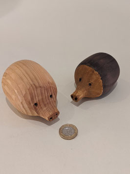 150. A lovely pair of hand-carved hedgehogs.