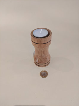 140. Small, lovely Oak tealight holder/candlestick.