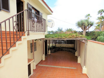 Carport Einfahrt