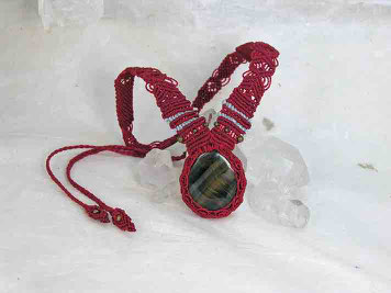 Colgante macramé con Ojo de Halcón, collar ojo de halcón
