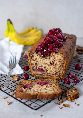 Bananabread, banana cake, cherries, bananas, cake