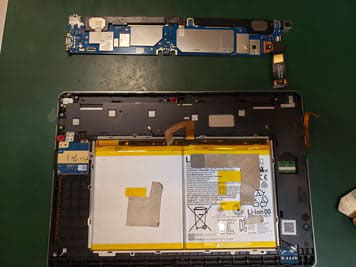 基盤を取り外したLenovo Tab5