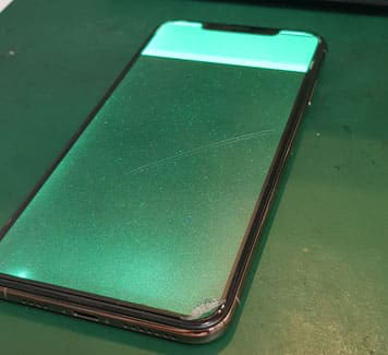 Apple iPhoneXs緑色の2色に発光し故障