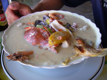 Tapado - ein typisches Gericht der Garifuna bestehend aus Meeresfruechten, Coconutmilk, Bananas und Koriander...mmhh ( Livingston )