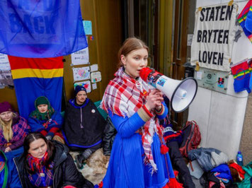 Samiaktivister blokerede i protest Olie- og Energidepartementets bygning i Oslo 