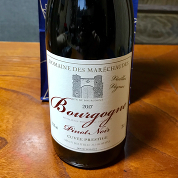『DOMAINE DES MARECHAUDES Bourgogne Pinot Noir Cuvee Prestige Vieilles Vignes (ドメーヌ・ド・マレショード　ブルゴーニュ　ピノ・ノワール　キュヴェ・プレステージ　ヴィエイユ・ヴィーニュ) 2017』の写真