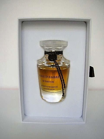 VOILE D'AMBRE - LE PARFUM PRESENTE DANS COFFRET