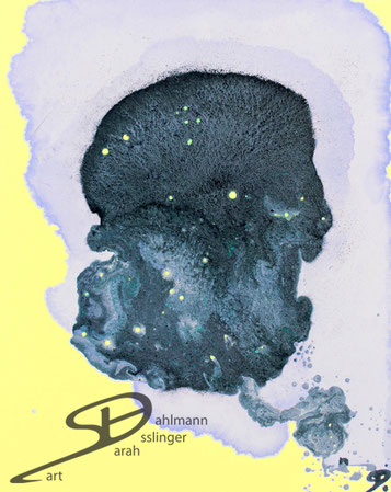 Sarah Esslinger-Dahlmann, brainstorming, September 2013, 40 x 50 cm, Acrylfarbe, Mischtechnik auf Leinwand, abstraktes, kraftvolles, farbintensives Werk, grau-blaue Wolke in der Mitte, umgeben von hell-grau und als Kontrast zarter gelber Hintergrund 