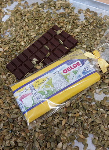 Zartbitterschokolade mit karamelisierten Kürbiskernen