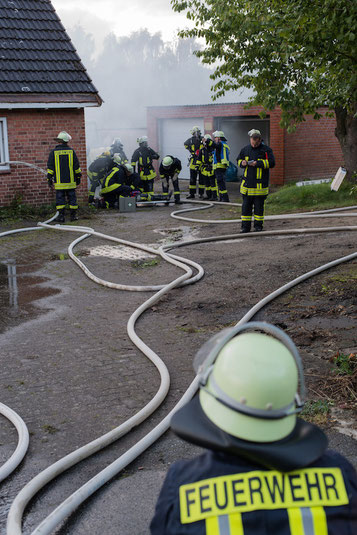 Nach einiger Zeit wurde ein Unfall des Angriffstrupp simuliert, so dass alle Atemschutzgeräteträger eingesetzt werden konnten.