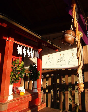 ●瀧神社は東京競馬場に近く、騎手の参拝も多いようで、人気ジョッキーの色紙が数多く奉納、飾られていました