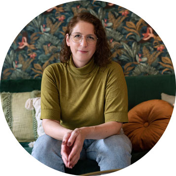Henrike führt durch den Abend