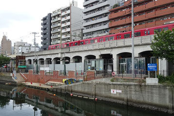 大岡川・桜桟橋と京急電車