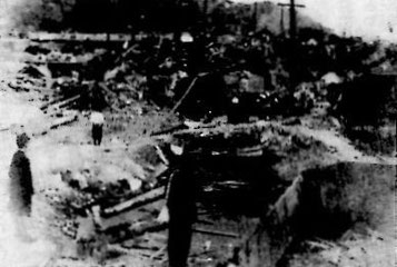 Ｂ２９の爆弾で廃墟と化した岩国駅前