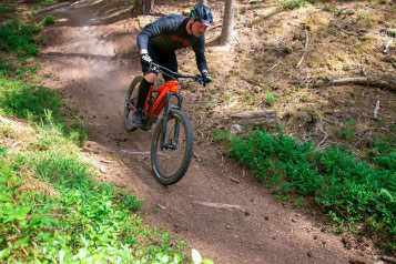 Sicher durch den Wald mit einem e-MTB